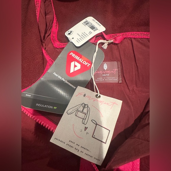 Free people Movement Pillow Water Resistant Packable Puffer Anorak Sour
Cherry - Picture 9 of 15